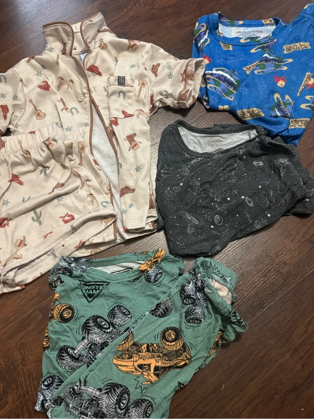 Boys mixed sizes Pajama Set. 2t-4t sizes